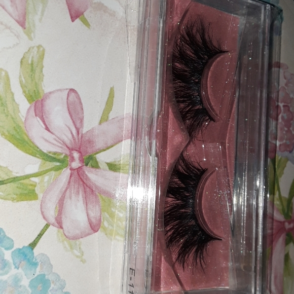 Fashion Lashes Black Strip False Eyelashes - Picture 6 of 7